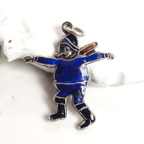 シルバー＆エナメル　冬支度　ペンダント