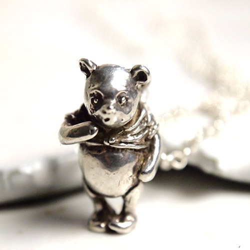 シルバー　Winnie the pooh　チャームペンダント