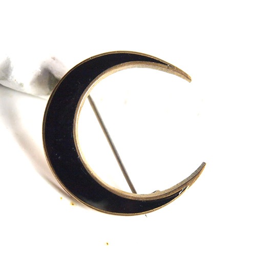 ブラックエナメル　クレセントムーン　ブローチ