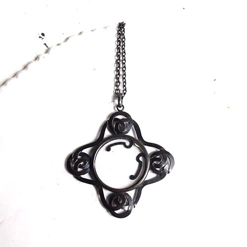 フレンチ　ガンメタル　ロケット＆チェーンネックレス