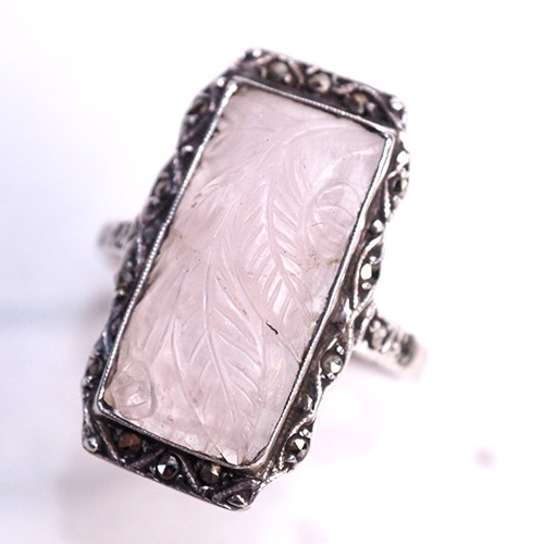 シルバー＆ローズクォーツ　葉の彫りのリング　
