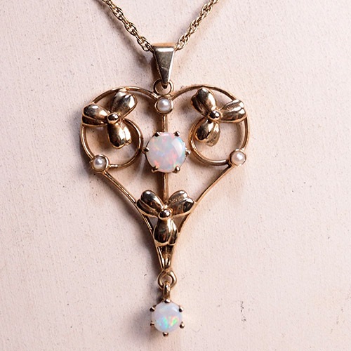 9金　オパール　クローパー＆ハート　ペンダント&チェーン