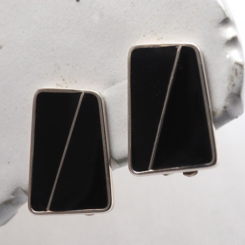 シルバー&ブラックエナメル クリップイヤリング