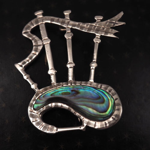 シルバー＆マザーオブパール バグパイプブローチ