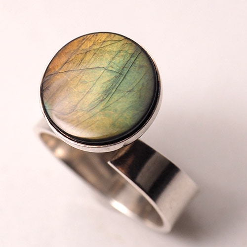 Valo Koru ヴァロコル　ラブラドライト　スペクトロライト　リング