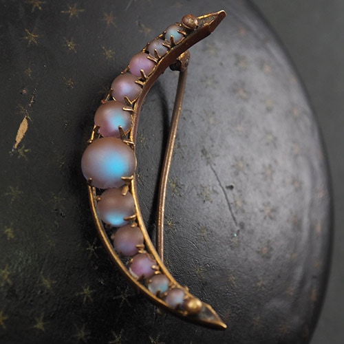 アンティークサフィレット　ムーンブローチ