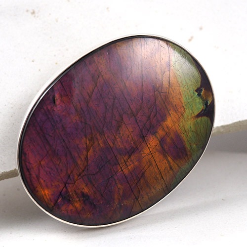 Kaunis Koru カウニスコル ラブラドライト　ブローチ（パープル系）