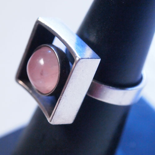 N.E.FROM(N.E.フロム）ローズクォーツスクエアリング