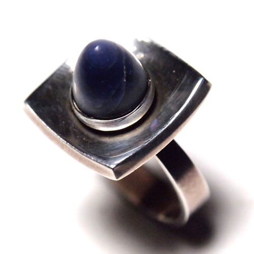 N.E.FROM(N.E.フロム）ラピスラズリとんがりリング