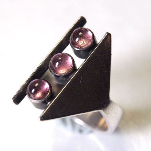 シルバー＆ピンクグラス　トライアングルリング