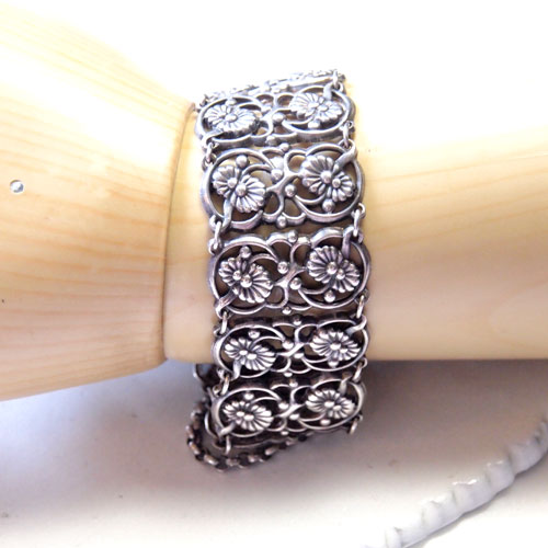 シルバーフラワーワイドブレスレット