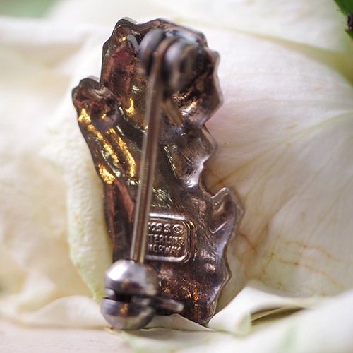 ノルウェイ シルバー ピンクエナメル キャットブローチ