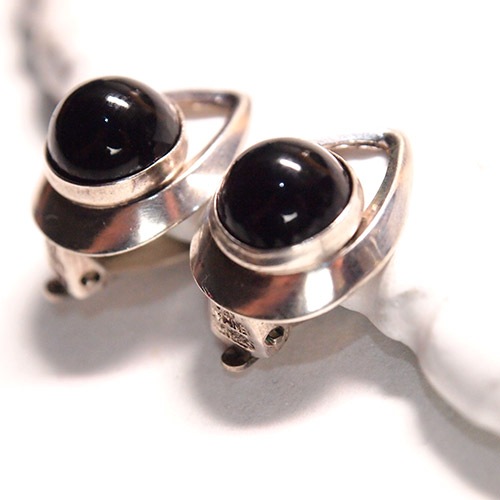 HERMAN SIESNBOL オニキスイヤリング