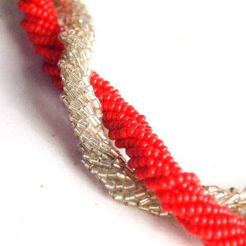 レッド＆シャンパン　ビースツイストネックレス