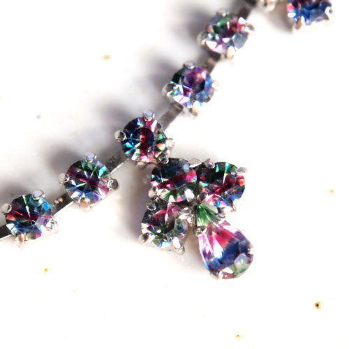 レインボーカラー　クリスタル　ネックレス