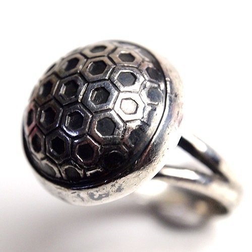 ERIK GRANIT シルバー 亀甲デザインドームリング