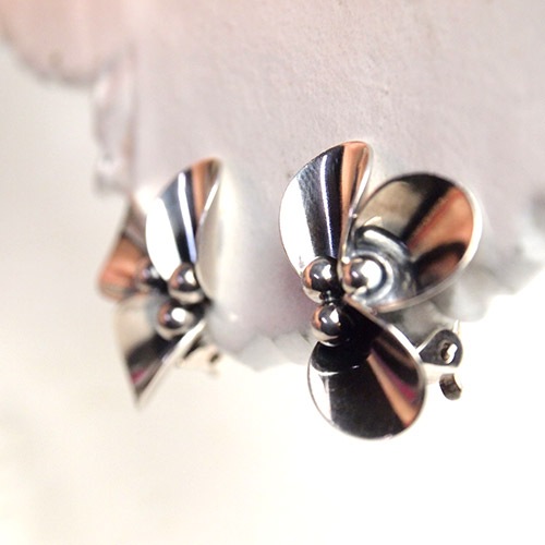 N.E.FROM (N.E.フロム）　デンマーク　モダンフラワーイヤリング