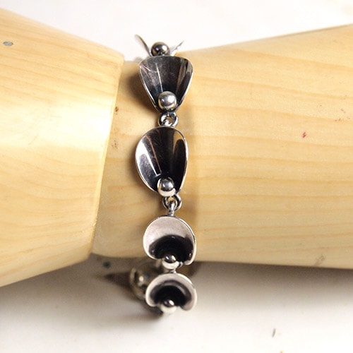 N.E.FROM (N.E.フロム) デンマーク モダンフラワーブレスレット