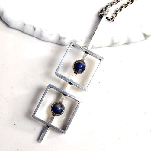 N.E.FROM (N.E.フロム）　デンマーク　ソーダライトスクエアペンダント