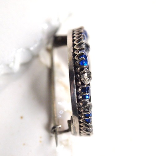 ヴィクトリアンシルバー　ブルー＆クリア　ペーストクレセントブローチ