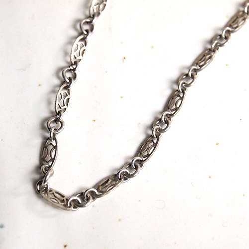 アール&クラフト　シルバー　透かし彫りチェーン