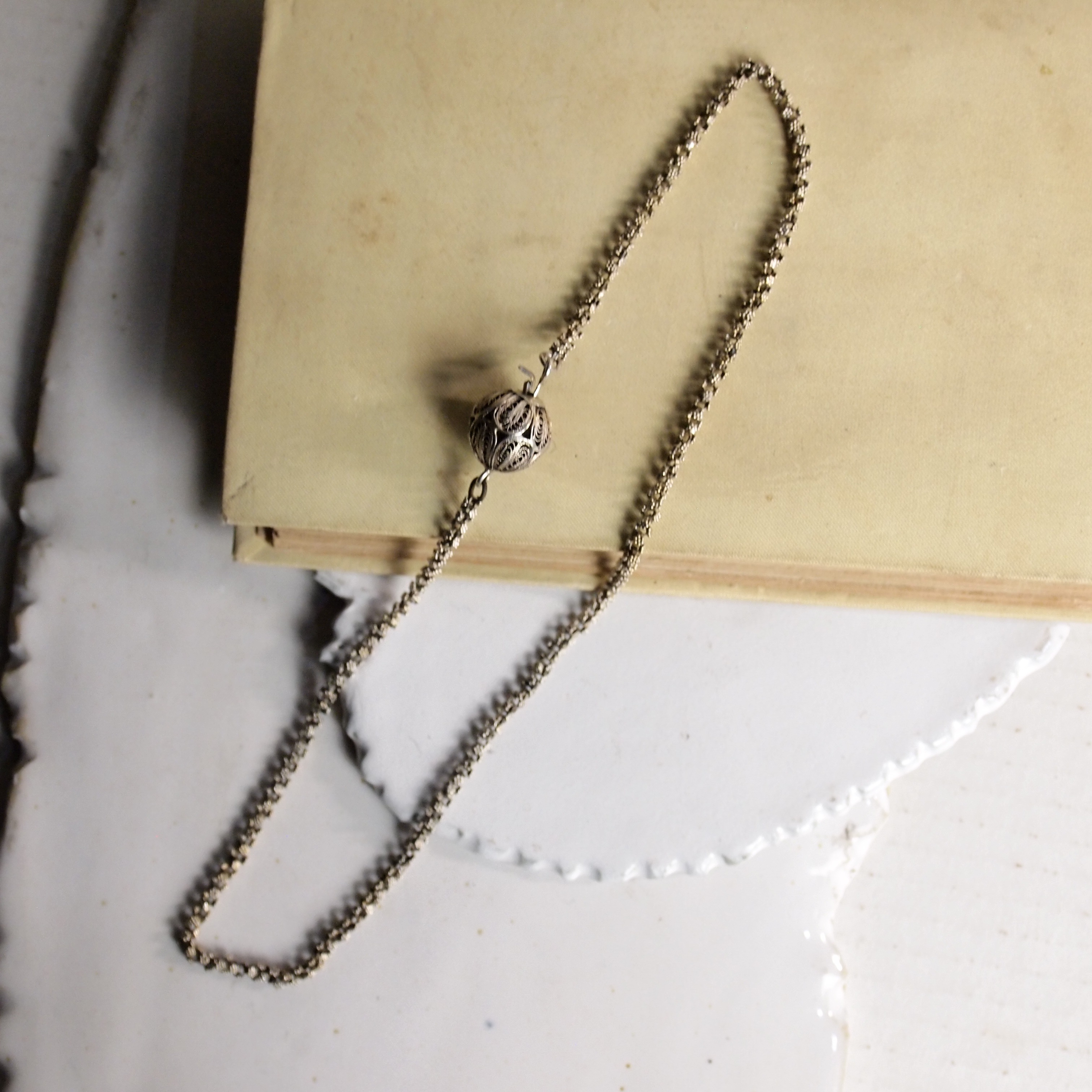 シルバー　フィリグリボール＆タイニーフラワーチェーンネックレス