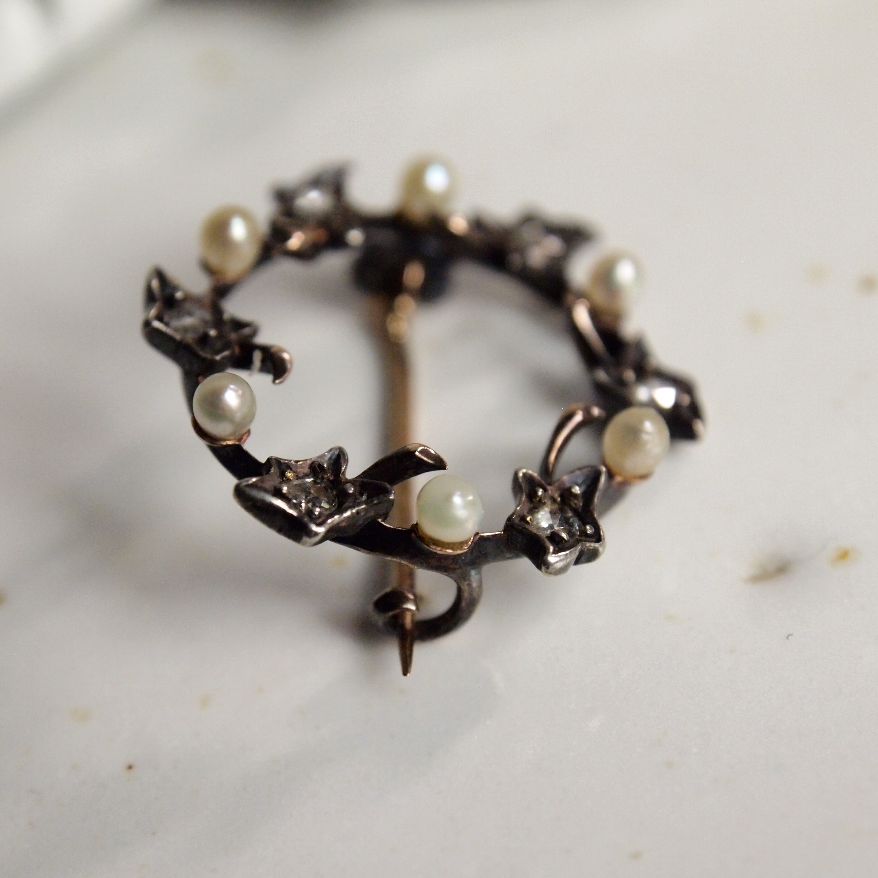 18金 シルバー ローズカットダイヤモンド&シードパール リースブローチ