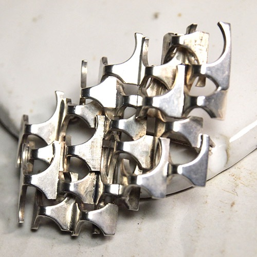 RAY URBAN トライアングルブローチ　ペンダント