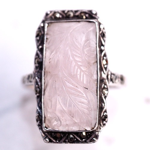 シルバー＆ローズクォーツ　葉の彫りのリング　