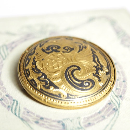 メタル　キメラ ブローチ