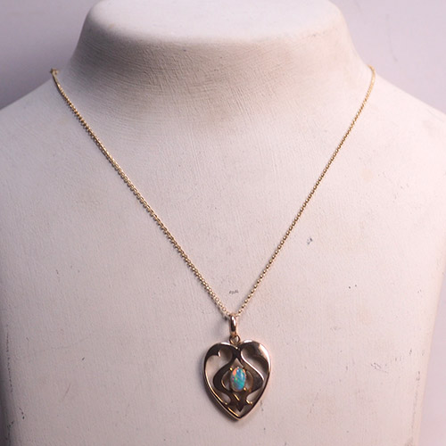 9金　アート＆クラフト　オパールハートペンダント