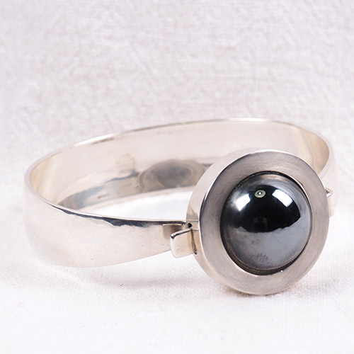 N.E.フロム　ヘマタイト＆シルバー　バングル