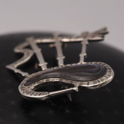 シルバー＆マザーオブパール バグパイプブローチ