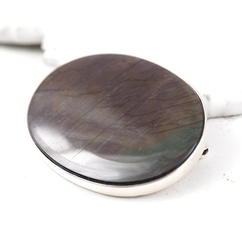 Kaunis Koru カウニスコル ラブラドライト　ブローチ（パープル系）