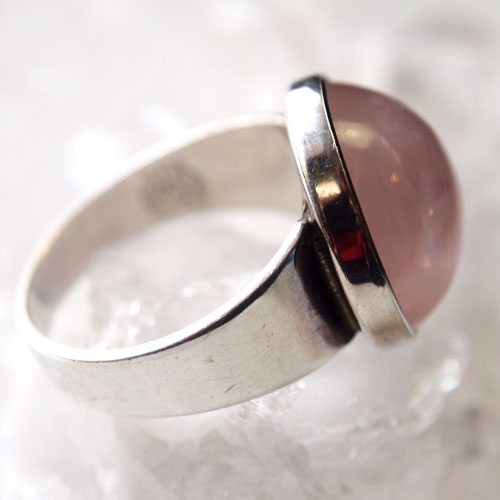 N.E.FROM（N.E.フロム）ローズクォーツカボションリング