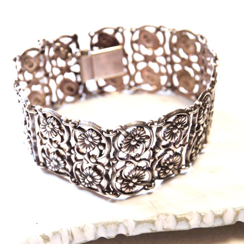 シルバーフラワーワイドブレスレット