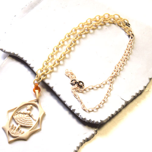 ホーン＆セルロイド　バレリーナネックレス