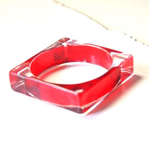 ルーサイト　クリア＆レッド　スクエアバングル