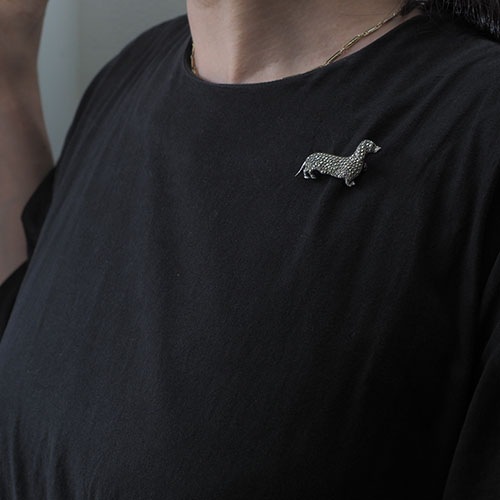 シルバー　マーカサイト　ダックスフンドブローチ