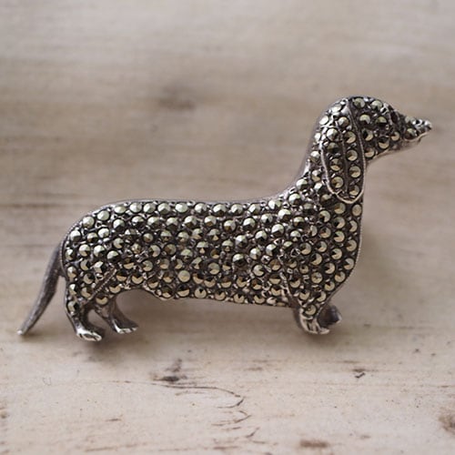 シルバー　マーカサイト　ダックスフンドブローチ