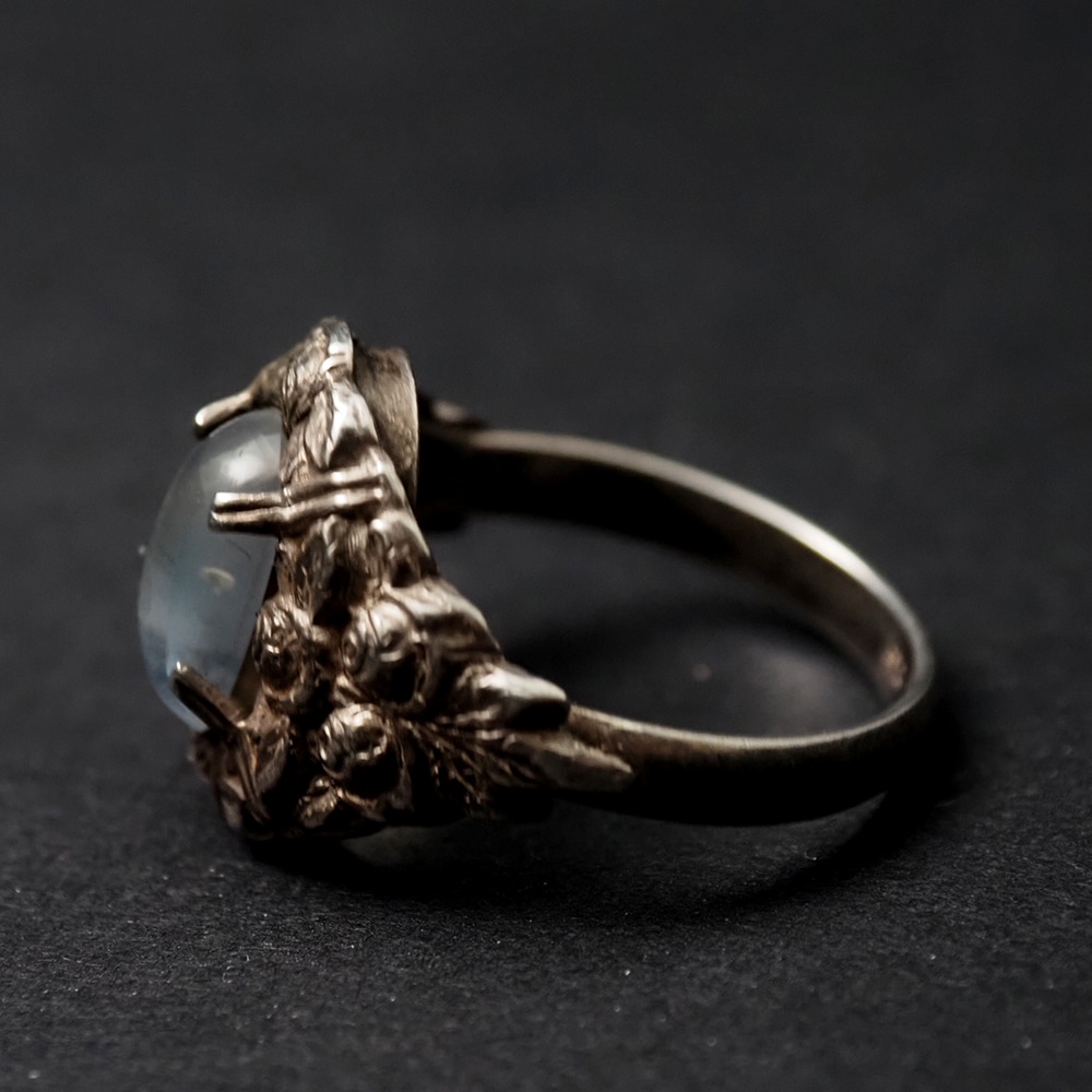 アールデコ・ローズ ｜ 天然ムーンストーン＆アンティークシルバーリング