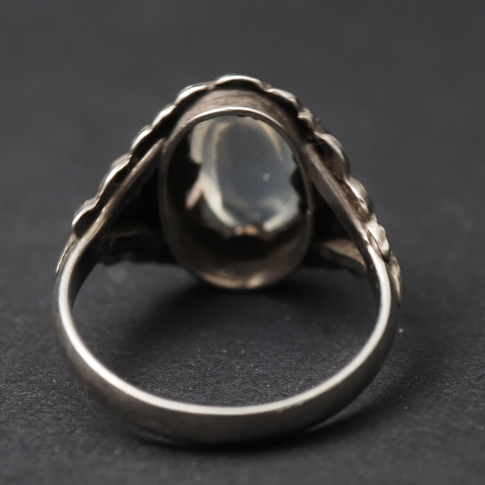 アールデコ・ローズ ｜ 天然ムーンストーン＆アンティークシルバーリング