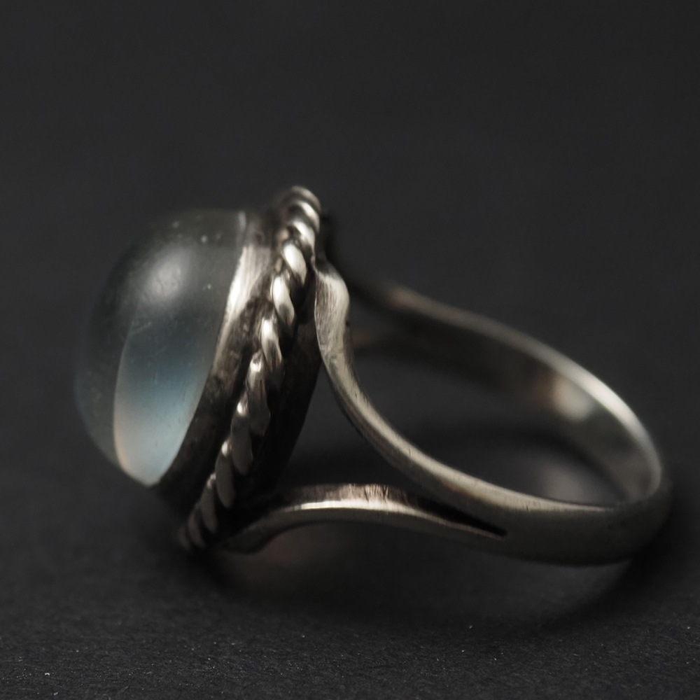 満月の輝き ｜ 天然ムーンストーン ラウンドカボション・シルバーリング