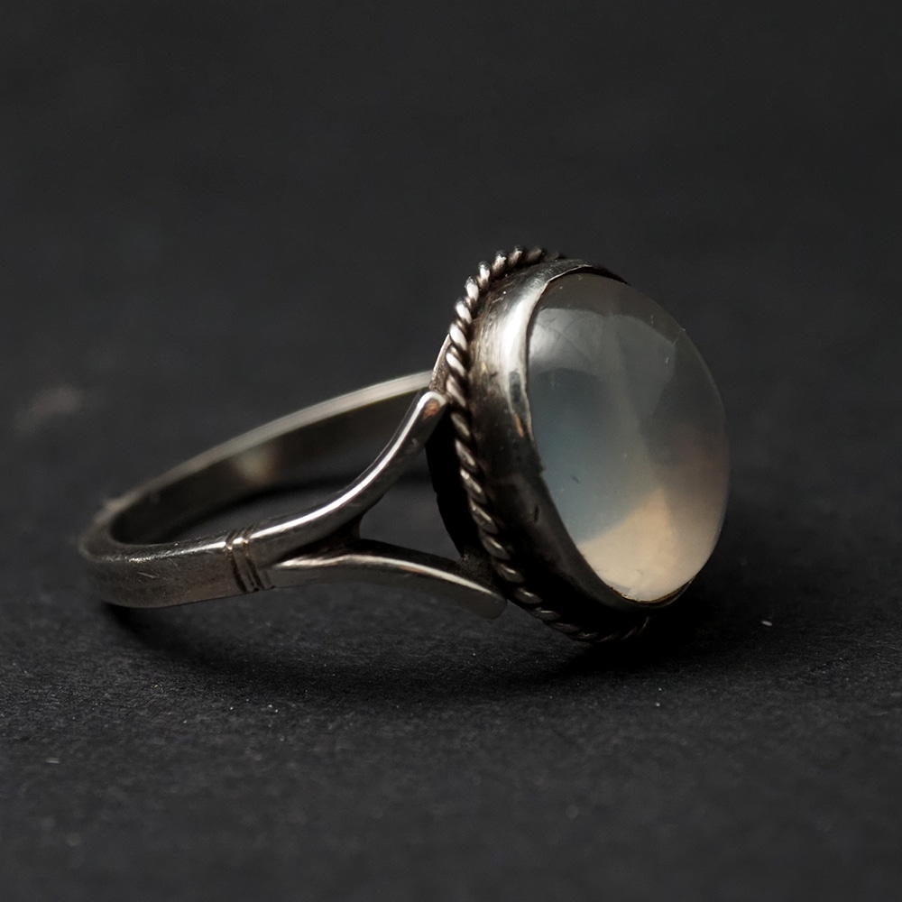 静寂のオーバル | 天然ムーンストーン 銀線細工アンティークシルバーリング