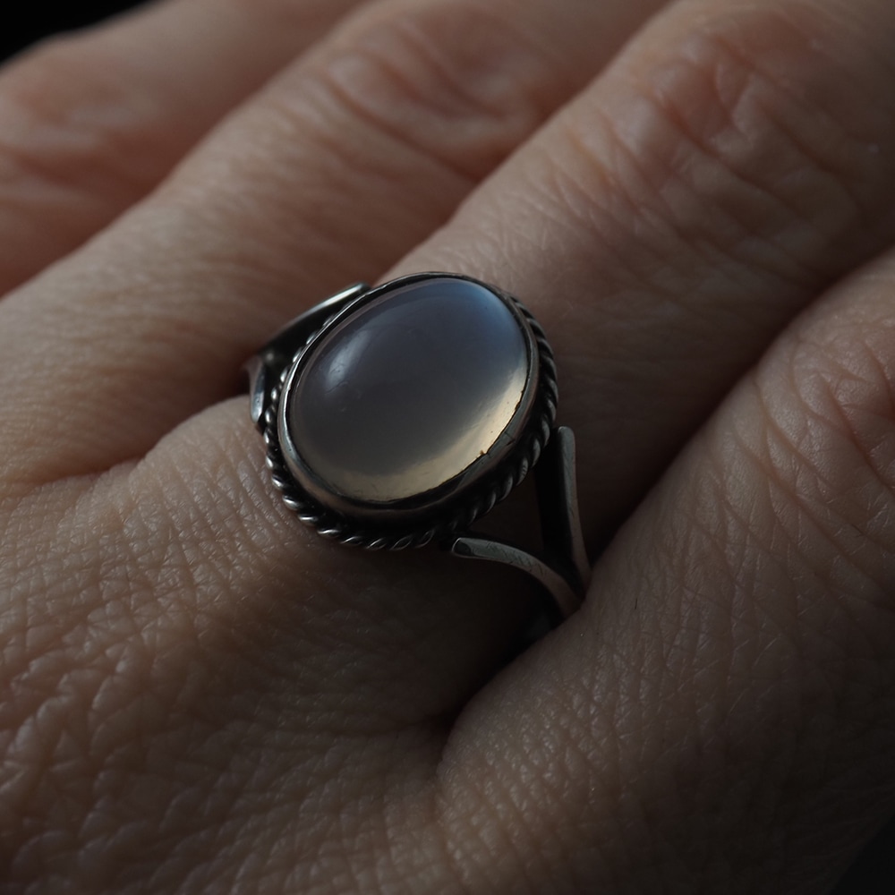 静寂のオーバル | 天然ムーンストーン 銀線細工アンティークシルバーリング