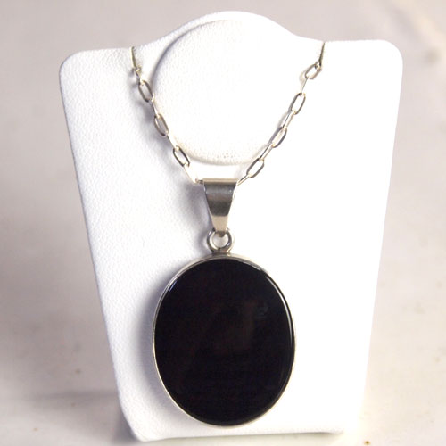 N.E.FROM (N.E.フロム）　デンマーク　オニキスオーバルペンダント