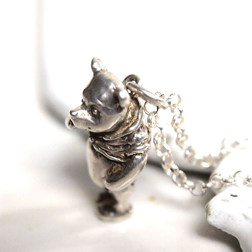 シルバー　Winnie the pooh　チャームペンダント