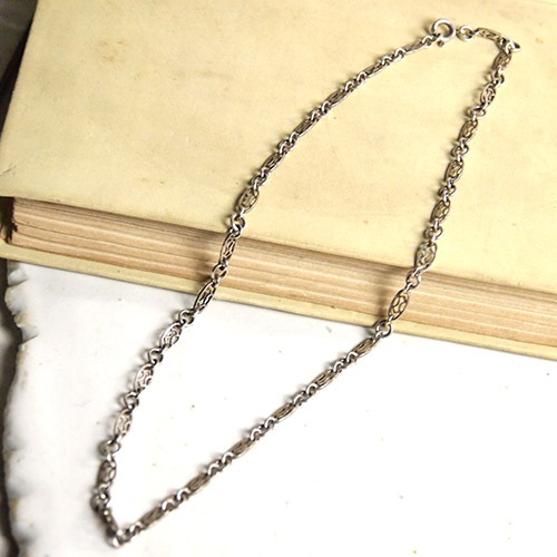 アール&クラフト　シルバー　透かし彫りチェーン