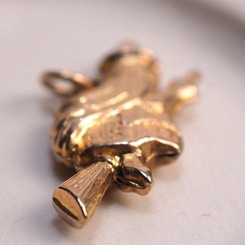 9金　魔女のチャーム