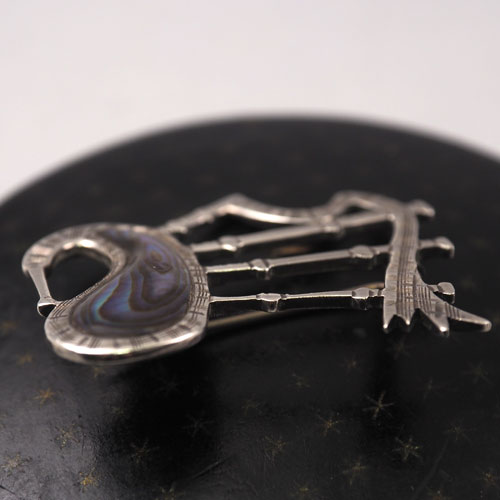 シルバー＆マザーオブパール バグパイプブローチ